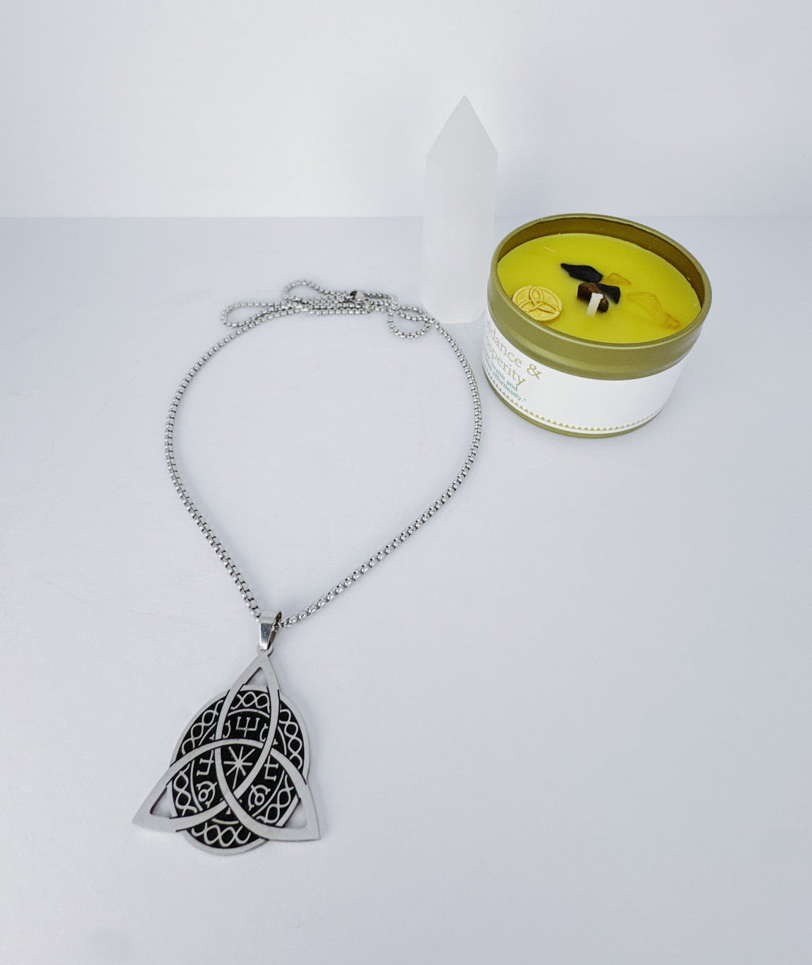 Celtic knot necklace II