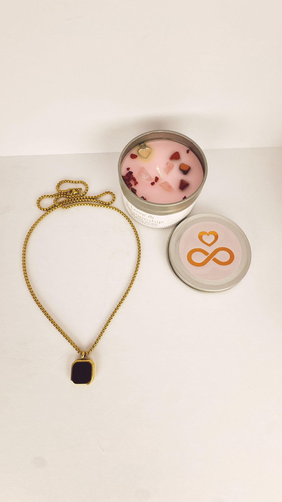 Black Stone pendant - Gold