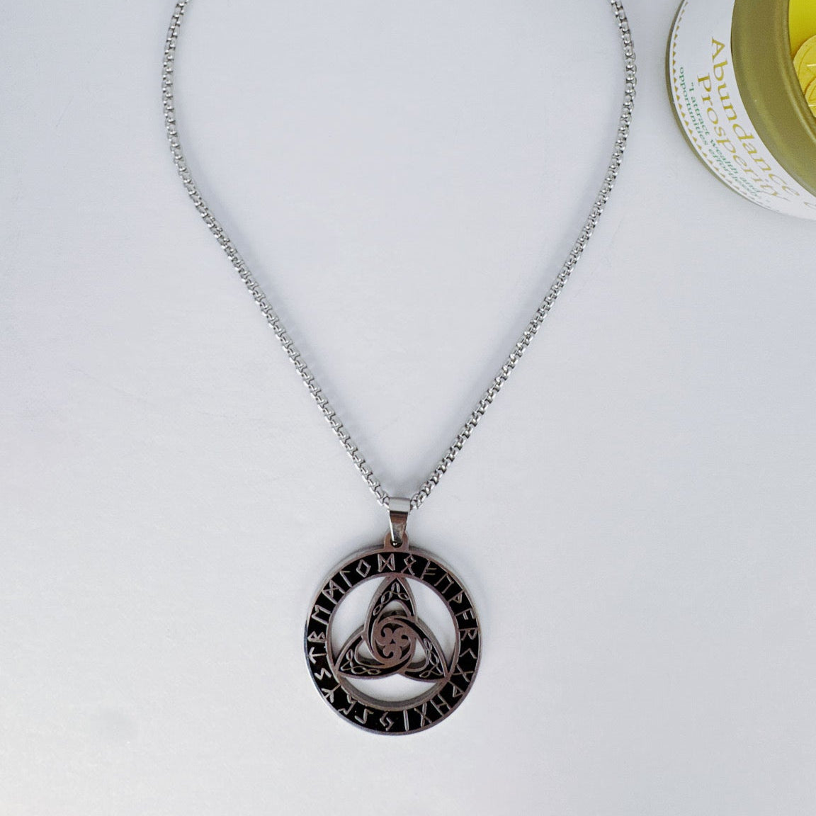 Celtic knot necklace I