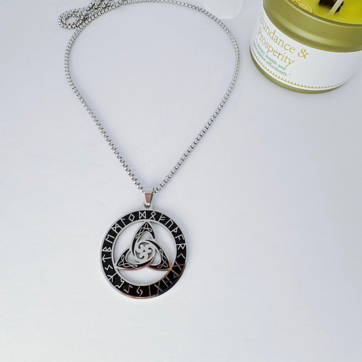 Celtic knot necklace I