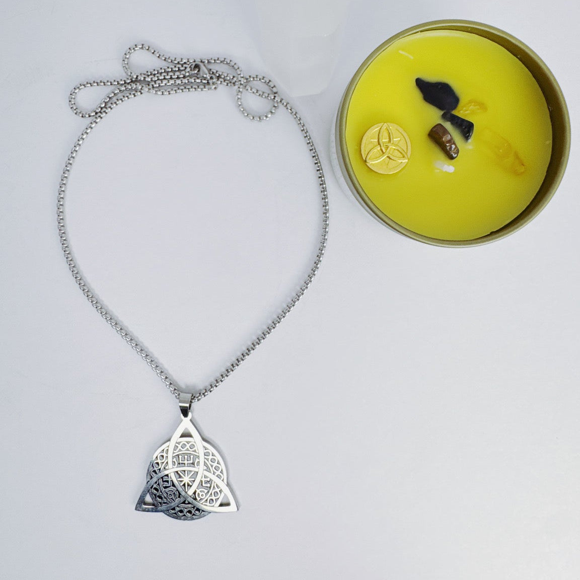 Celtic knot necklace II