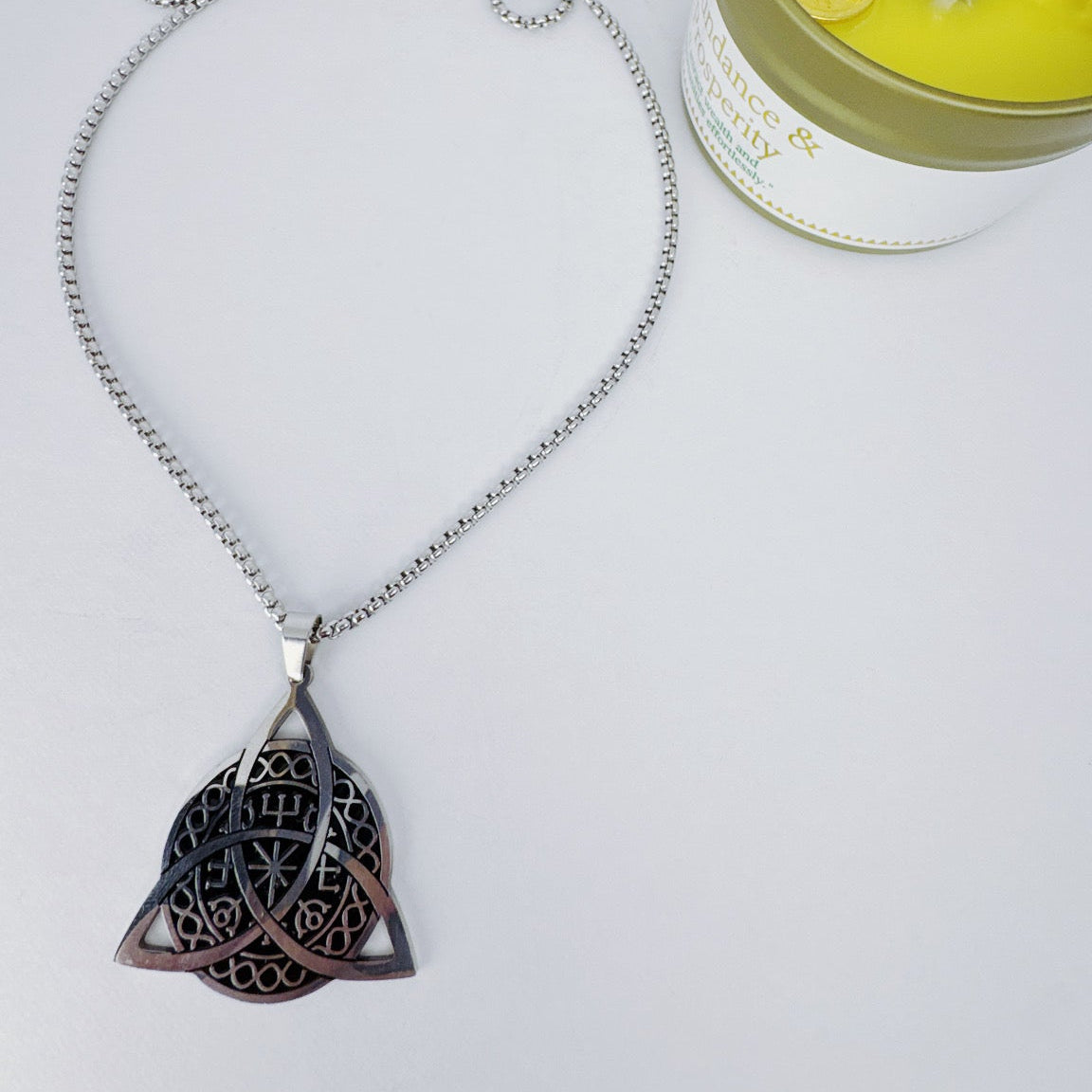Celtic knot necklace II
