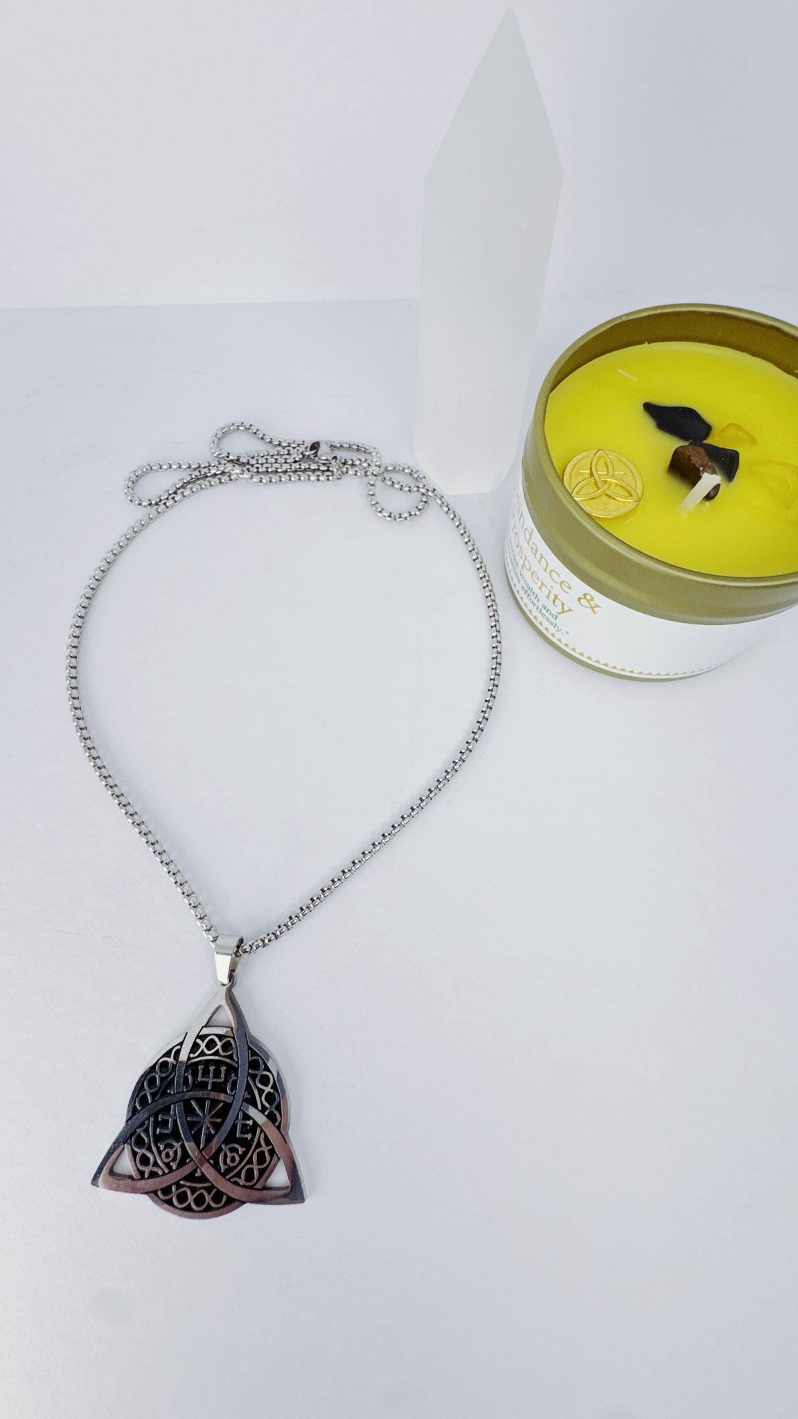 Celtic knot necklace II