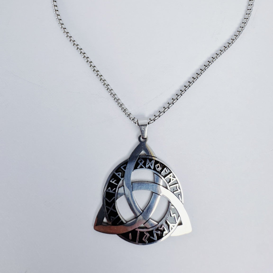 Celtic knot necklace III
