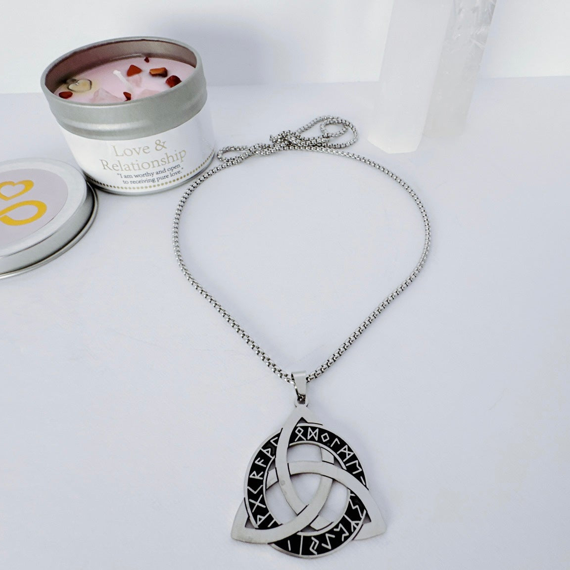 Celtic knot necklace III